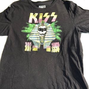 KISS tee